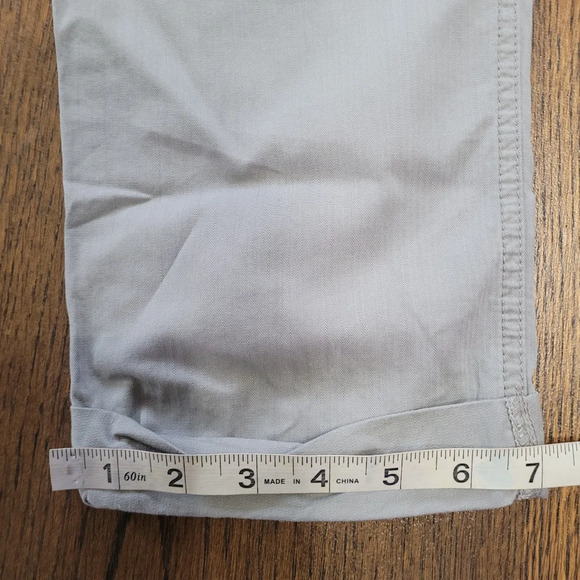 Old Navy Gray Cargo Cropped Capri Pants Size Women's 6 - Picture 8 of 9